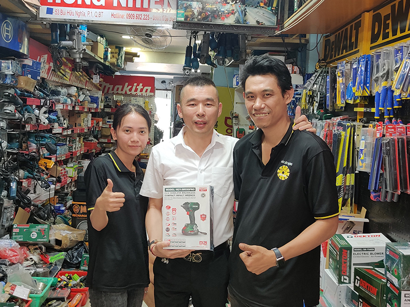 تزور شركتنا العملاء الفيتناميين
